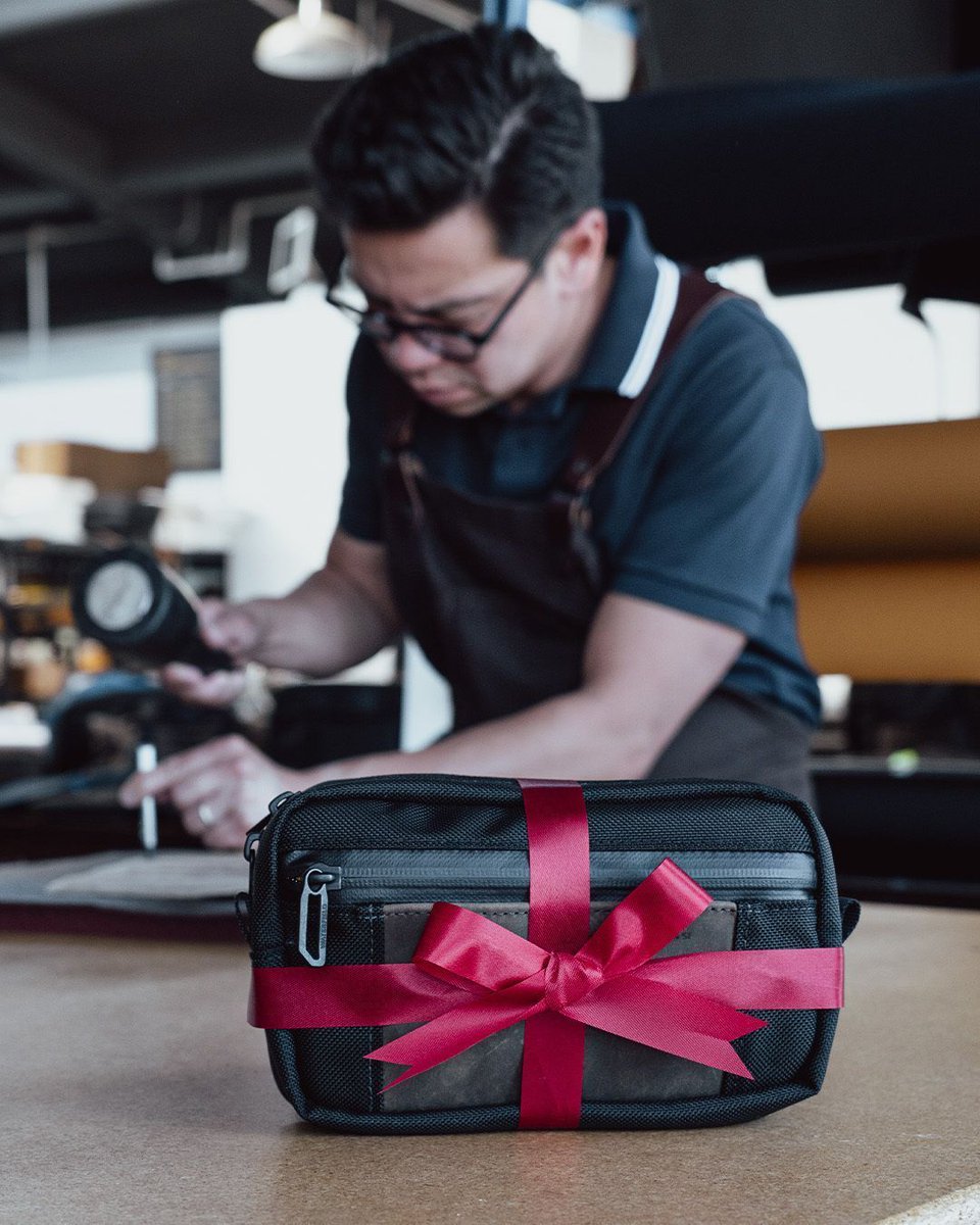 SFBags's tweet image. #HolidayShopping 🛍️ got you stumped? Why not shop local and get them something #handcrafted here in #SanFrancisco 🌁 Check out the @SFbags #giftguide: buff.ly/qBg7wP2 
➡️ LAST DAY TO ORDER IN TIME FOR CHRISTMAS 🎄 (except 2-day)
#supportsmallbusiness #madeinUSA