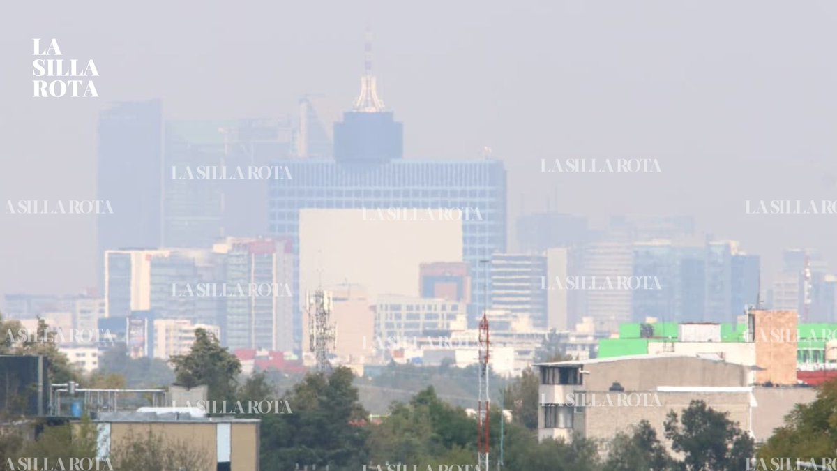 Una densa nata de contaminación cubre a la CDMX al medio día de este 18 de diciembre

Foto <a href="/RalEstrella1/">Raúl Estrella</a>