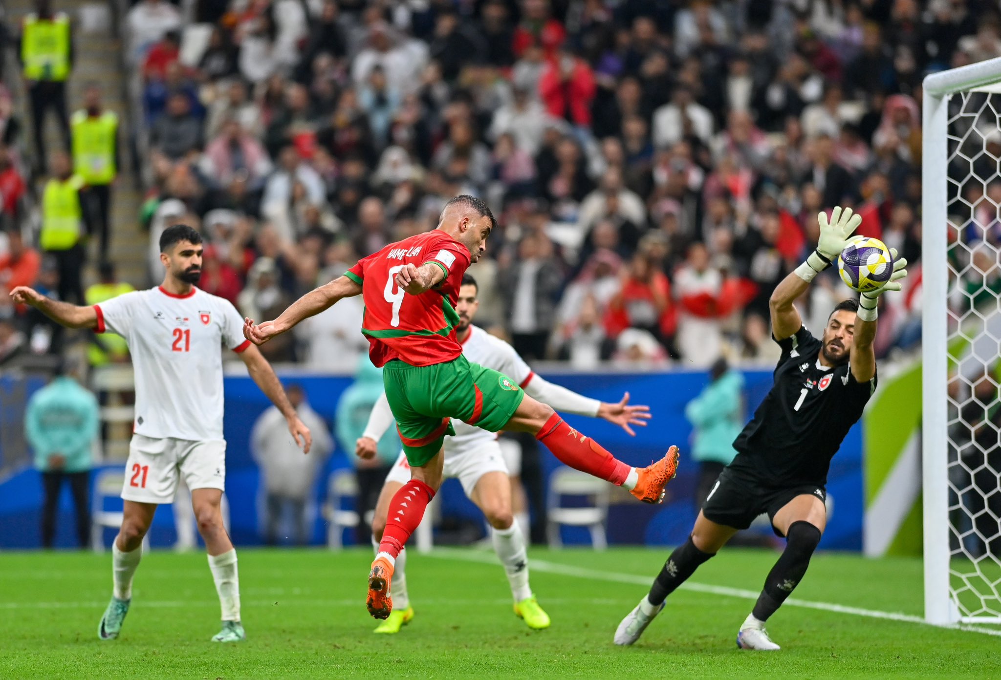 المنتخب المغربي يتوّج بلقب بطولة كأس العرب 2025 لكرة القدم، بعد فوزه في المباراة النهائية على نظيره الأردني بنتيجة 3 / 2. #العُمانية 