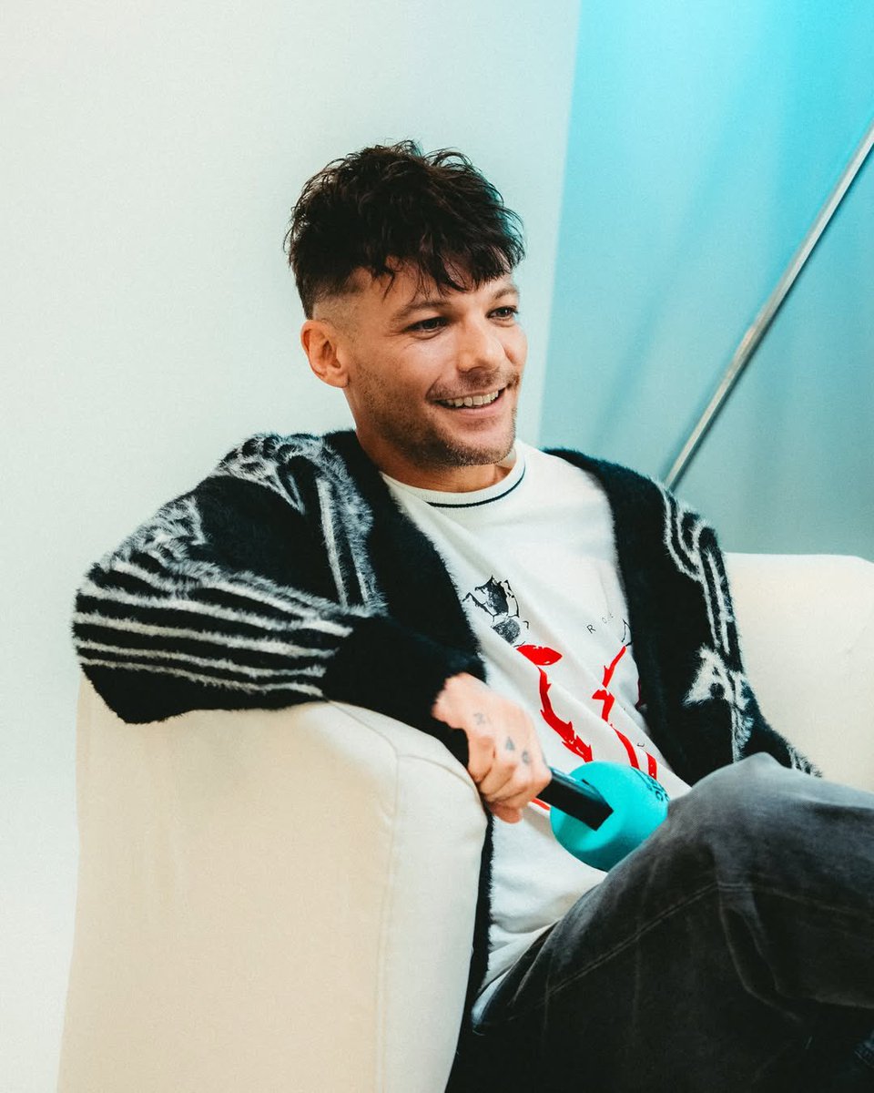 1Dnews_Control's tweet photo. ๐ Beautiful stills of Louis photographed by Joe Horridge for the Amazon Presents Music set! ๐
#LouisTomlinson #AmazonPresents @joehorridge @Louis_Tomlinson
๐ธ joehorridge https://t.co/pEzZ6nBCqg