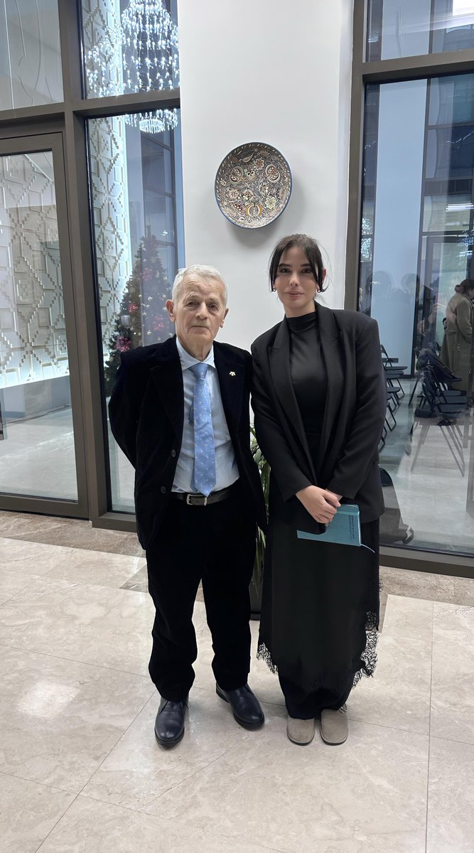 guzel_here's tweet photo. Kırım Tatar halkının lideri Mustafa ağa, Ukrayna Büyükelçiliğinde 🇺🇦 https://t.co/b1UWnNzdWI