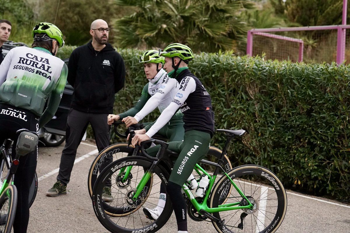 CajaRural_RGA's tweet photo. En 2026 seguiremos rodando junto a @visionmy
🤝 Un año más contaremos con su última tecnología
💪 La mejor velocidad, aerodinámica y estabilidad.
#súmatealverde💚
#vision
#winwiththewind
#visiontwheels #visiontechusa https://t.co/5dbPzCHCFt