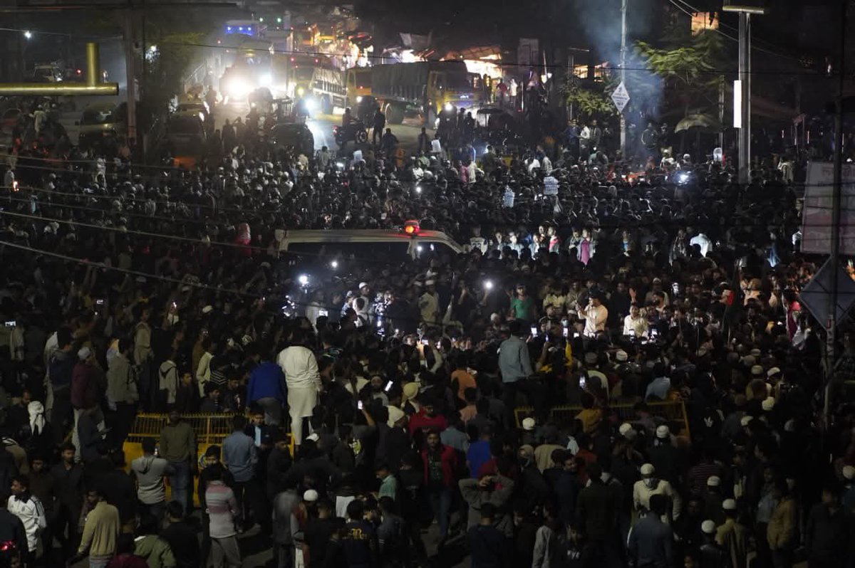 Dhaka, Bangladesh right now.
Massive protests and violence across the city.