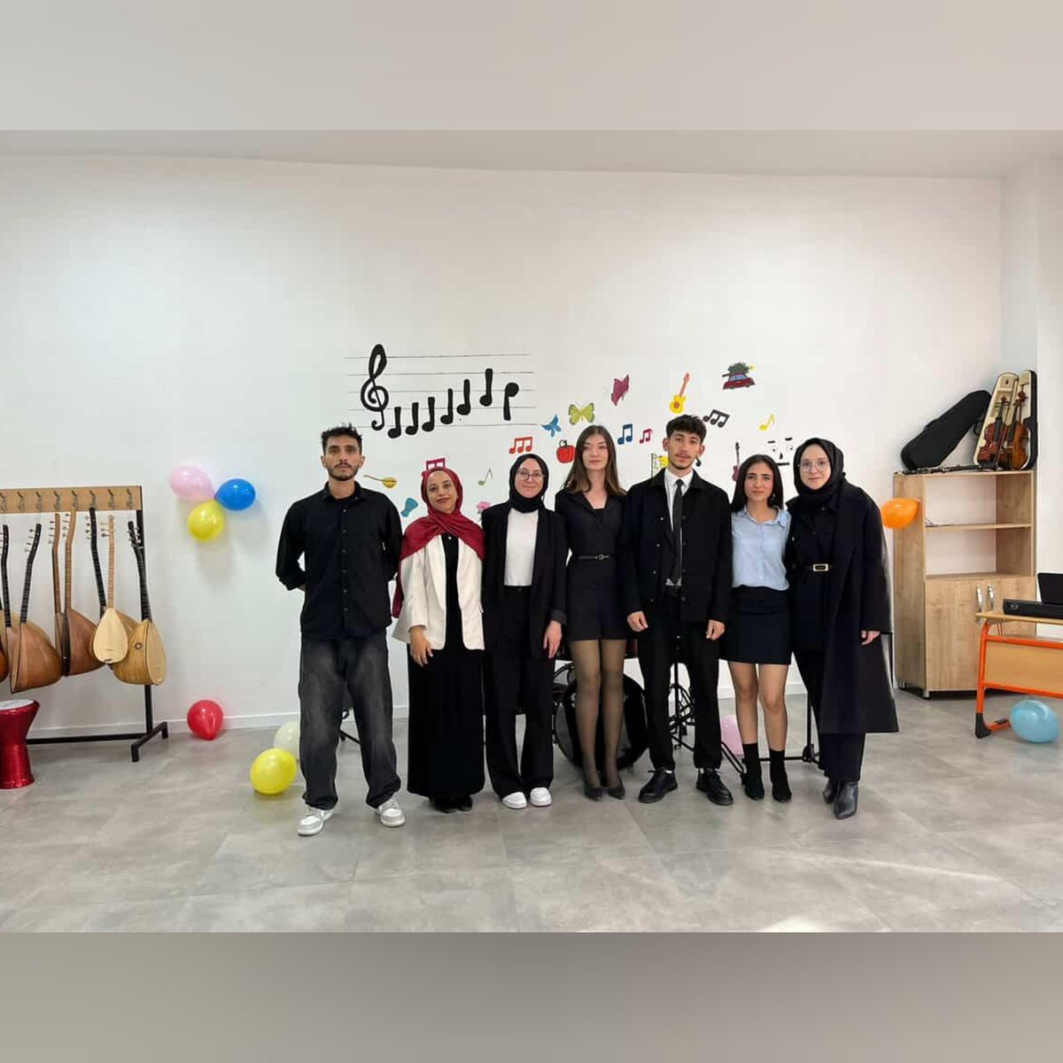 sdu_if's tweet photo. SDÜ İletişim Fakültesi Halkla İlişkiler ve Tanıtım Bölümü öğrencileri, şehit müzik öğretmeni Şenay Aybüke Yalçın’ın adını yaşatmak için Isparta Keçiborlu Senir Cumhuriyet İlk/Ortaokulu’na müzik odası kazandırdı. https://t.co/vkGqnYkXuJ