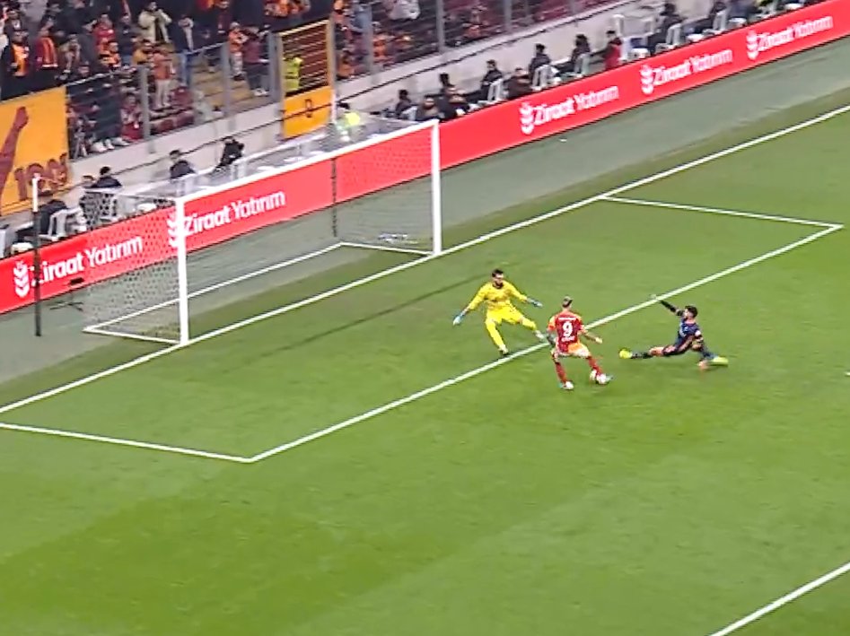 mauro obez icardi ile golden uzaklaştığımız anlar😃

#GSvİBFK Galatasaray başakşehir