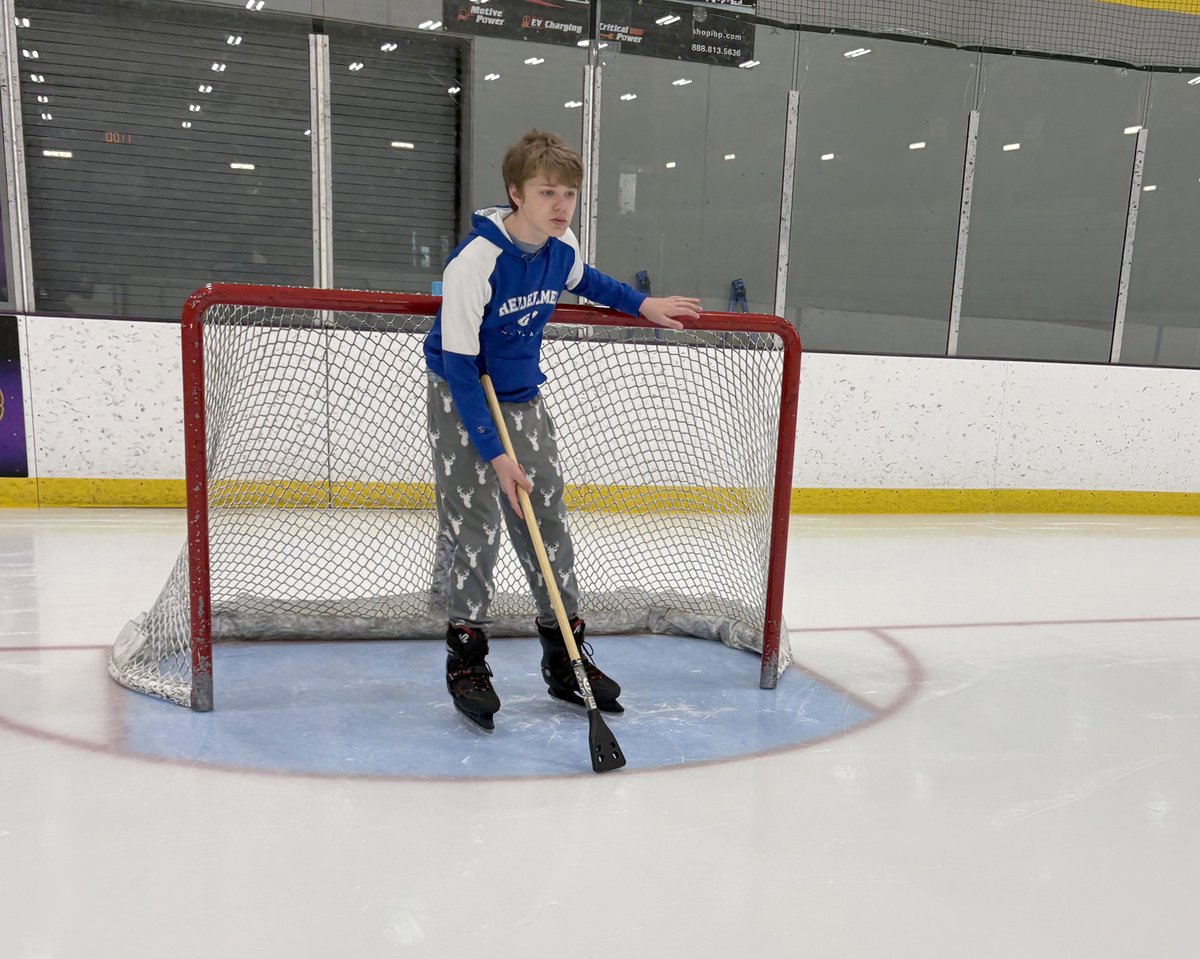 mayerlutheran's tweet image. On Tuesday, our middle school students went to Waconia Ice Arena and enjoyed ice skating and broomball for an end-of-semester celebration! It was also “Comfy and Cozy Christmas Pajamas” dress-up day. 
 
#endofsemester #buildingfriendships #wearemayerlutheran
