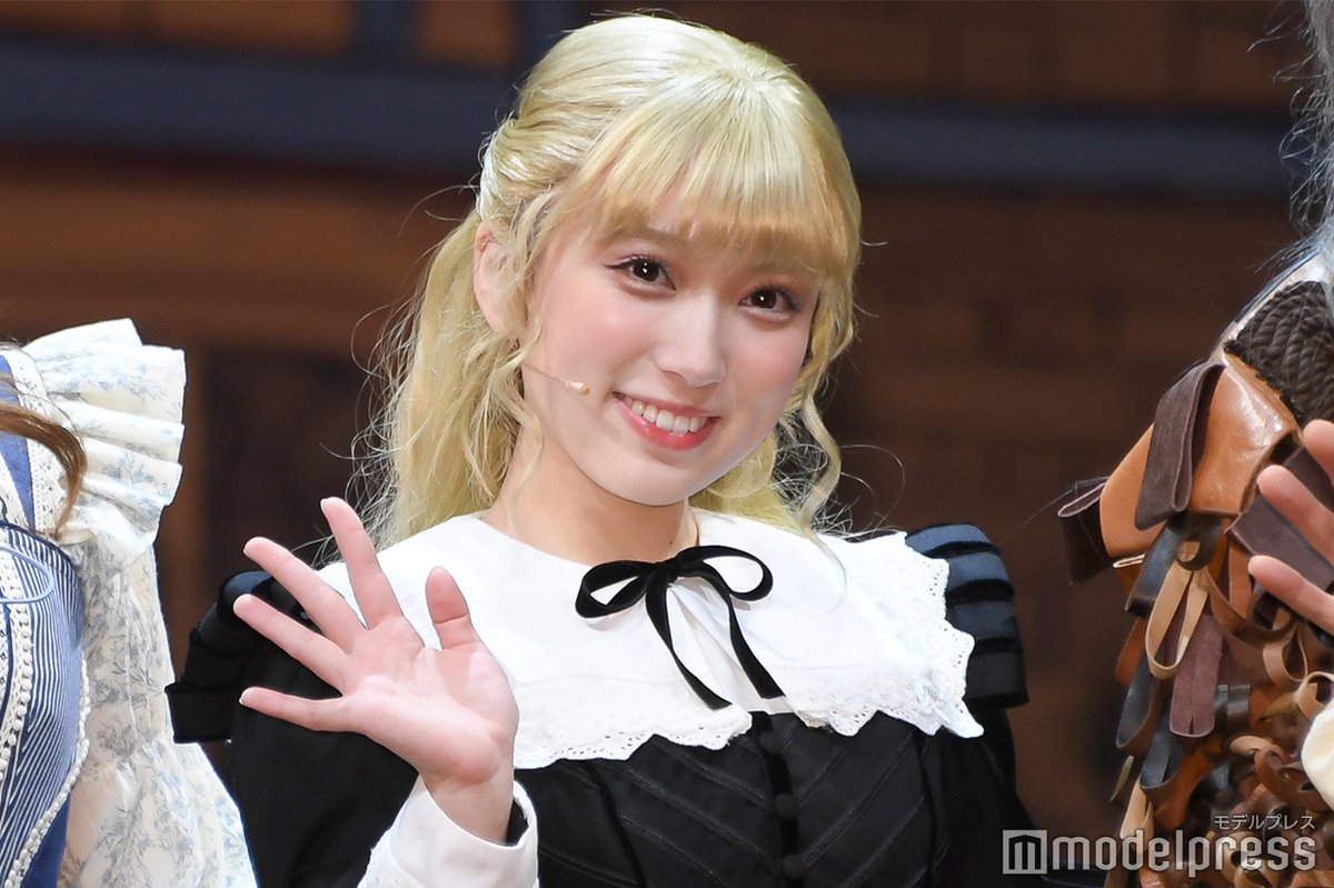 modelpress's tweet photo. 「サムシング・ロッテン！」開幕直前取材✨️

矢吹奈子、雰囲気ガラリな金髪姿
ドレス衣装で登場🖤

初の“福田組”稽古振り返る💭

🔻写真37枚・記事詳細はこちら
https://t.co/QQZbYQR0wq

#ロッテン @s_rotten2526 @nako_yabuki_75 @nako_staff https://t.co/d4KENp0njy
