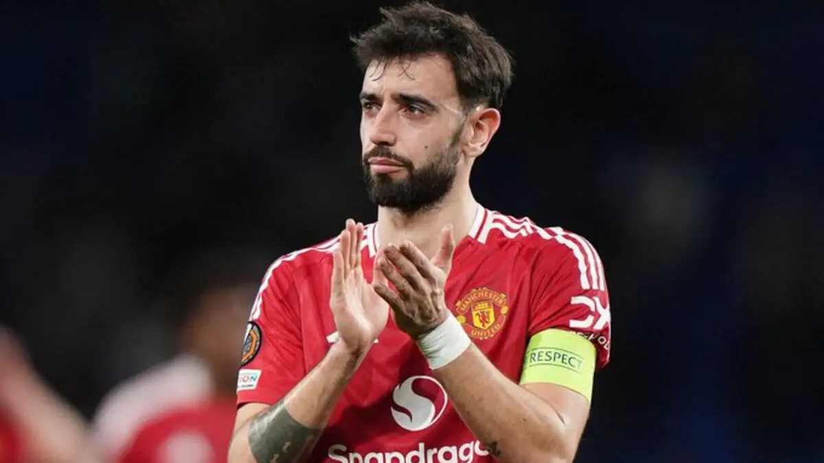 برونو فيرنانديز عبر Rio Ferdinand Presents: "حركات يدي على الملعب للتواصل مع زملائي أحيانًا تسببت في توتر الحكام والجمهور، واضطررت لتعديل أسلوبي بعد ملاحظاتهم وحتى السير أليكس فيرجسون أوقفني ذات مرة وطلب مني التوقف عن التلويح" 