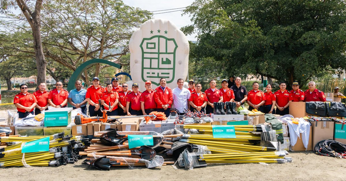 Leoorlandoa's tweet photo. La prevención también es seguridad, y desde esta Prefectura también estamos trabajando en la prevención de incendios forestales que afectan a miles de manabitas año a año. 

Hoy damos un paso histórico, entregando equipamiento a los Cuerpos de Bomberos de los 22 cantones de nuestra provincia para que su trabajo no solo sea más seguro, sino también puedan realizarlo en menor tiempo y con herramientas adecuadas porque sí, cuando se trata de salvar vidas, cada segundo cuenta.

Son $241 mil dólares invertidos en equipamiento, pero eso no es todo, se viene una segunda fase de este proceso con el que esperamos fortalecer aún más el trabajo de nuestros bomberos en la provincia, porque para nosotros lo más importante siempre será la vida de la gente.