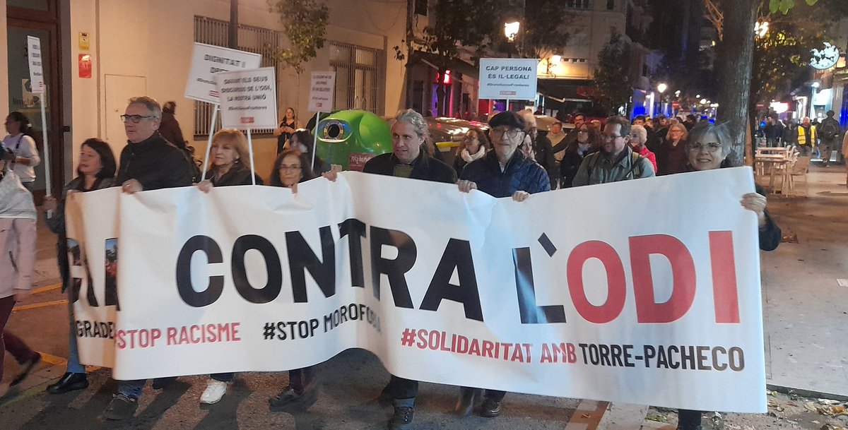 🔥Hoy, #18D #DíaInternacionaldelasPersonasMigrantes nos manifestamos en #València para reivindicar derechos básicos: la #Vivienda, el #Padrón, #RegularizaciónYa, #Salud, #Trabajo, a vivir sin Miedo y sin #Racismo, contra la #Islamofobia y la #UEFortaleza #CIEsNO #PalestinaLibre‼️