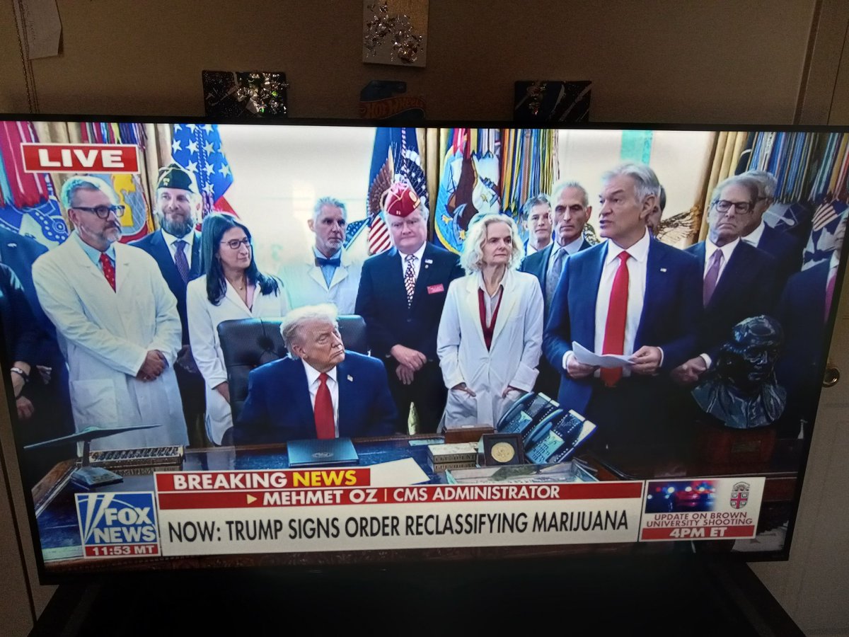 JOSHTelevision's tweet photo. Trump signs order reclassifying Marijuana from schedule 1 to 3 https://t.co/VLXuZuHqzv