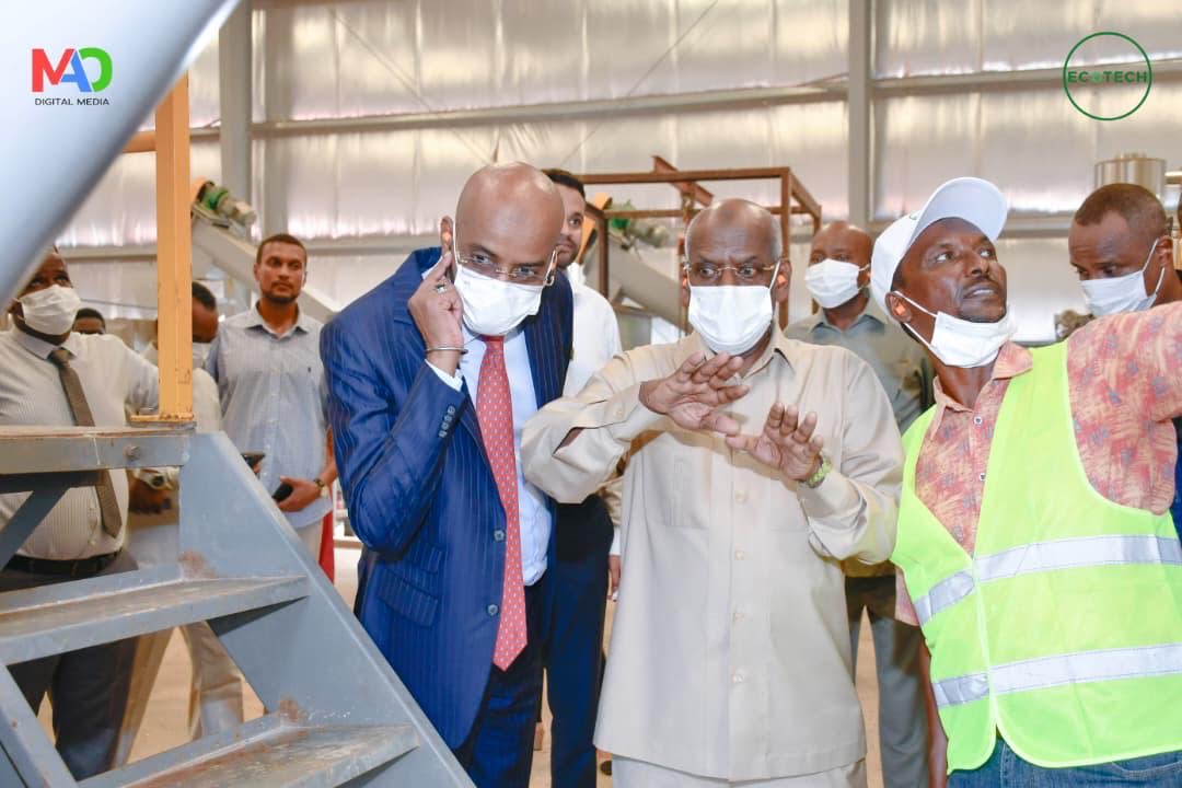 Sur place, j’ai vu des équipes engagées transformer ce qui polluait hier en matières premières. Un travail sérieux, inspirant, et une preuve que l’innovation djiboutienne peut changer notre quotidien.
2/4