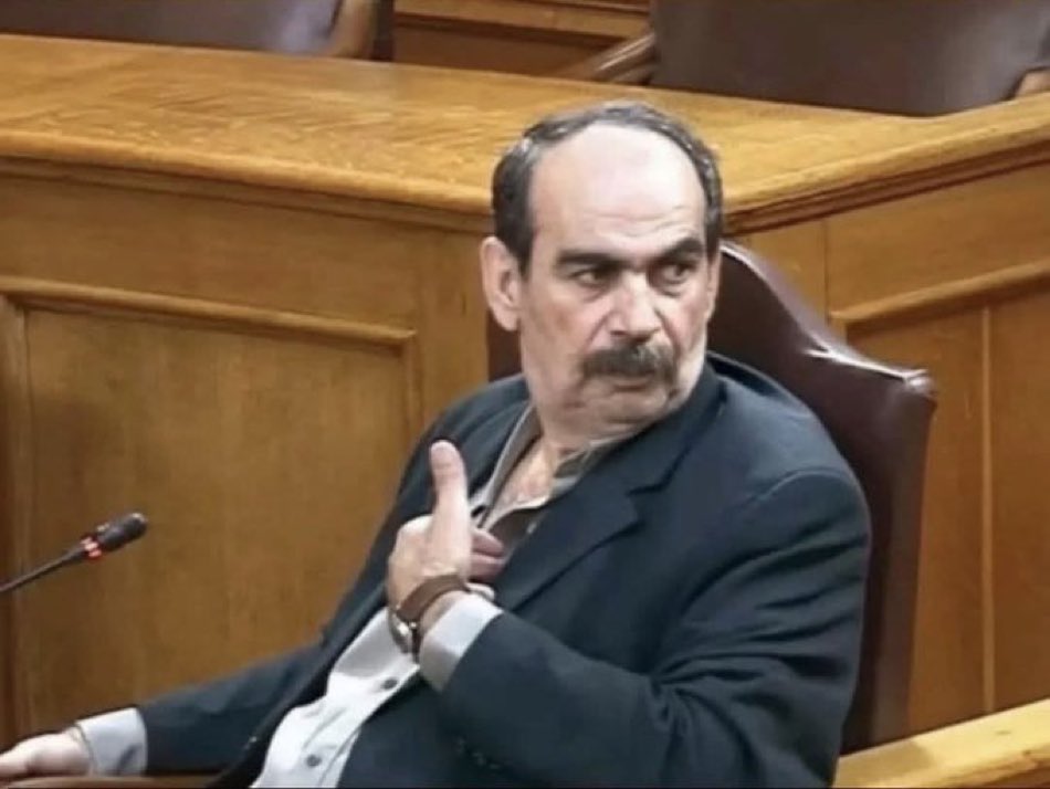 Όταν με ρωτάει ο σύζυγος αν είμαι εγώ η <a href="/xerolas2/">xerolas</a>  στο τουιτερ .