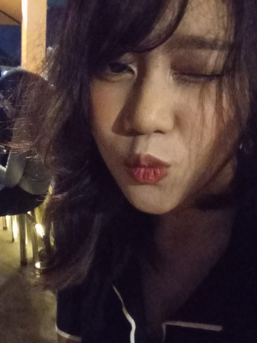 apelarchive's tweet photo. selfie gw yang paling gacor bulan ini tbh https://t.co/HiczevbW7R