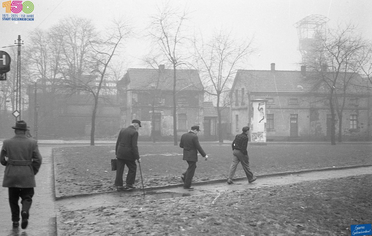 GGelsenkirchen's tweet photo. #GE150/STADTGESCHICHTE-TO-GO. 
In Ückendorf wohnen aktuell 21.015 Menschen. Die Gemeinde Ückendorf wurde am 01. April 1903 in die Stadt #Gelsenkirchen eingemeindet. Im Zweiten Weltkrieg zählte Ückendorf neben Scholven zu den am meisten bombardierten Stadtteilen Gelsenkirchens. https://t.co/CmxBG1XwW6