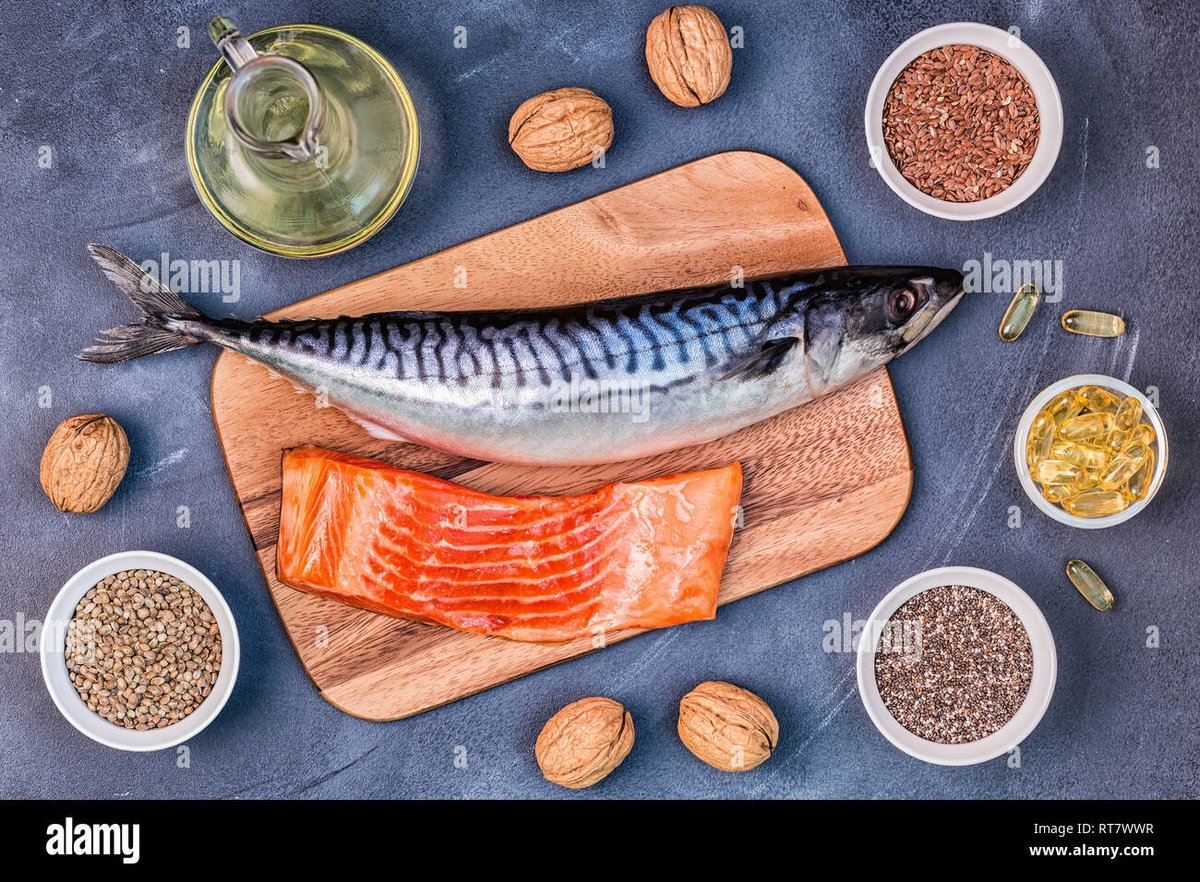 PharmMaidoki's tweet photo. 4. Omega-3 Foods (Reduce inflammation &amp; cramps)

Salmon/fish, walnuts, flaxseeds (add to porridge or smoothie). 

Anti-inflammatory power!
#HealthTipsNG
#PeriodTips #WomensHealth https://t.co/jiJBU1O1u7