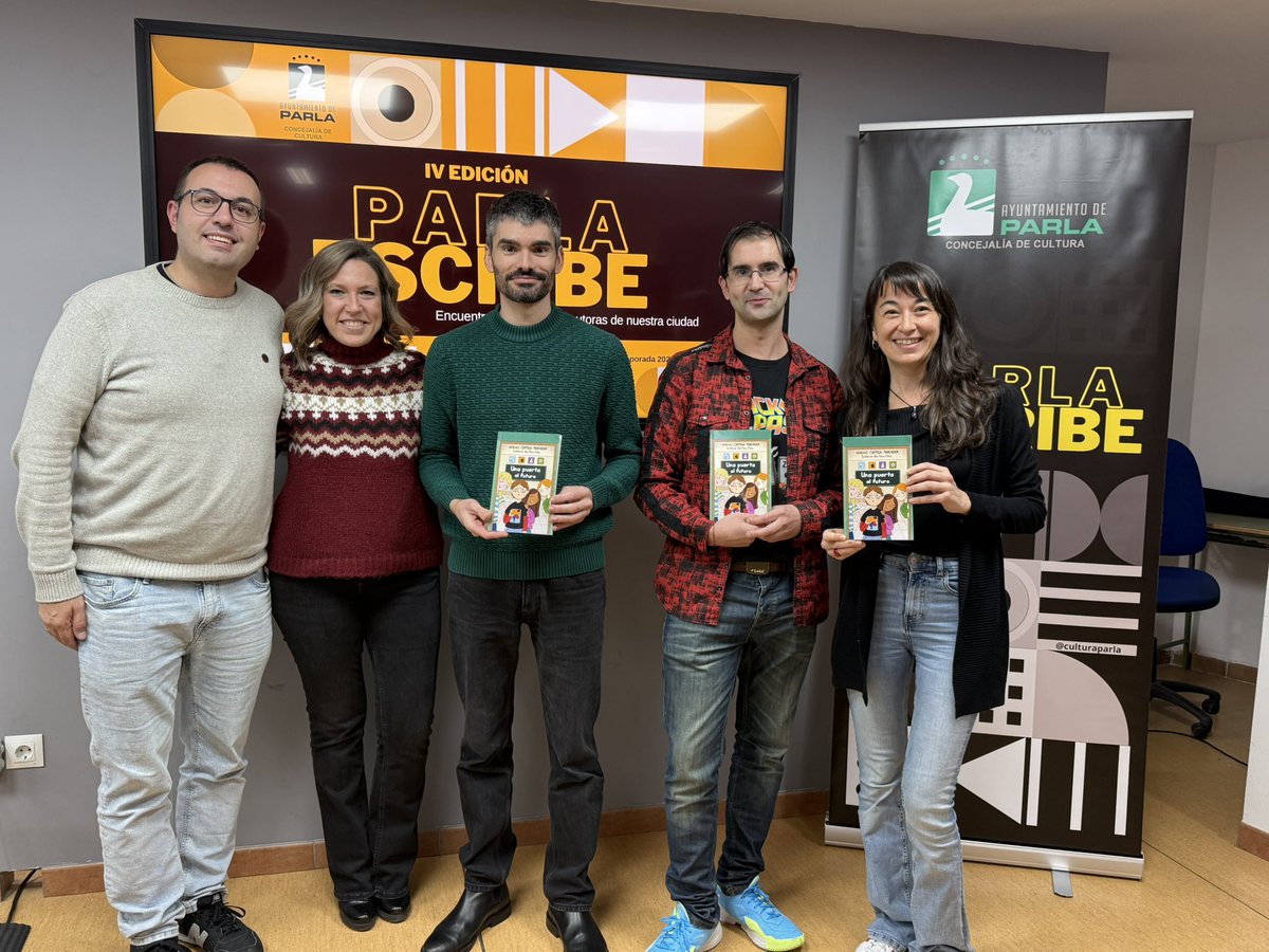 AytoParla's tweet photo. Fantástica tarde literaria la de hoy con un nuevo encuentro dentro del 𝐂𝐢𝐜𝐥𝐨 𝐏𝐚𝐫𝐥𝐚𝐄𝐬𝐜𝐫𝐢𝐛𝐞. 📖

Nacho Ortega Mercader nos ha presentado su obra: “𝑈𝑛𝑎 𝑝𝑢𝑒𝑟𝑡𝑎 𝑎𝑙 𝑓𝑢𝑡𝑢𝑟𝑜”, dirigido especialmente para peques de entre 8 y 12 años. 😃

🧵 https://t.co/GIwRDksE5O