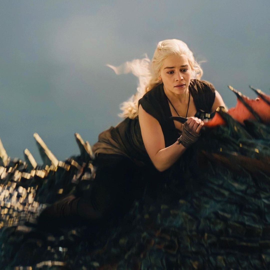 all of the targaryens using a saddle to ride their dragons

meanwhile daenerys: