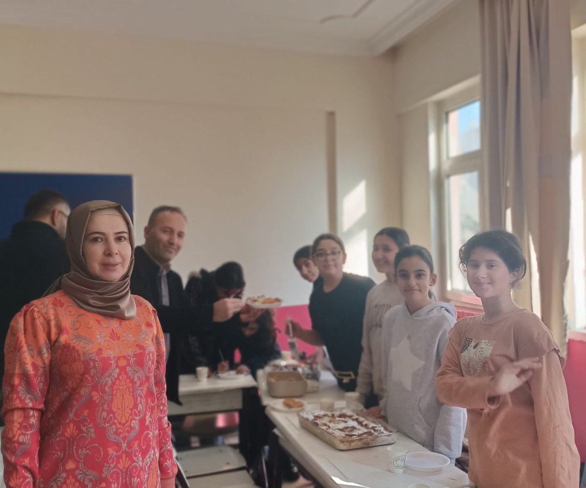 Yerli Malı Haftasında, okulumuzda yapılan etkinlik ve faaliyetlerle öğrencilerimize yerli malının önemini öğretiyor, bilinçli nesillerin yetişmesi ile yerli malının tüketimini destekliyoruz.

<a href="/kayapinarmem/">Kayapınar İlçe Millî Eğitim Müdürlüğü</a> 
<a href="/Diyarbakirmem/">Diyarbakır İl Millî Eğitim Müdürlüğü</a>