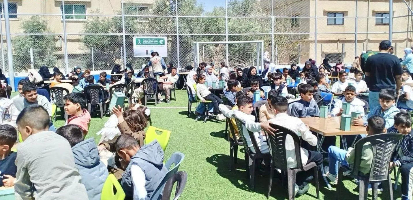 إنفوجرافيك .. المملكة العربية السعودية تتبنى دورًا محوريًا في تحسين أوضاع المهاجرين واللاجئين وتقديم الدعم الإنساني والإغاثي عبر مركز الملك سلمان للإغاثة.. قدمت المملكة لفئة اللاجئين دعمًا سخيًا بلغ مليارًا و217 مليون دولار أمريكي من خلال 458 مشروعًا إغاثيًا. 