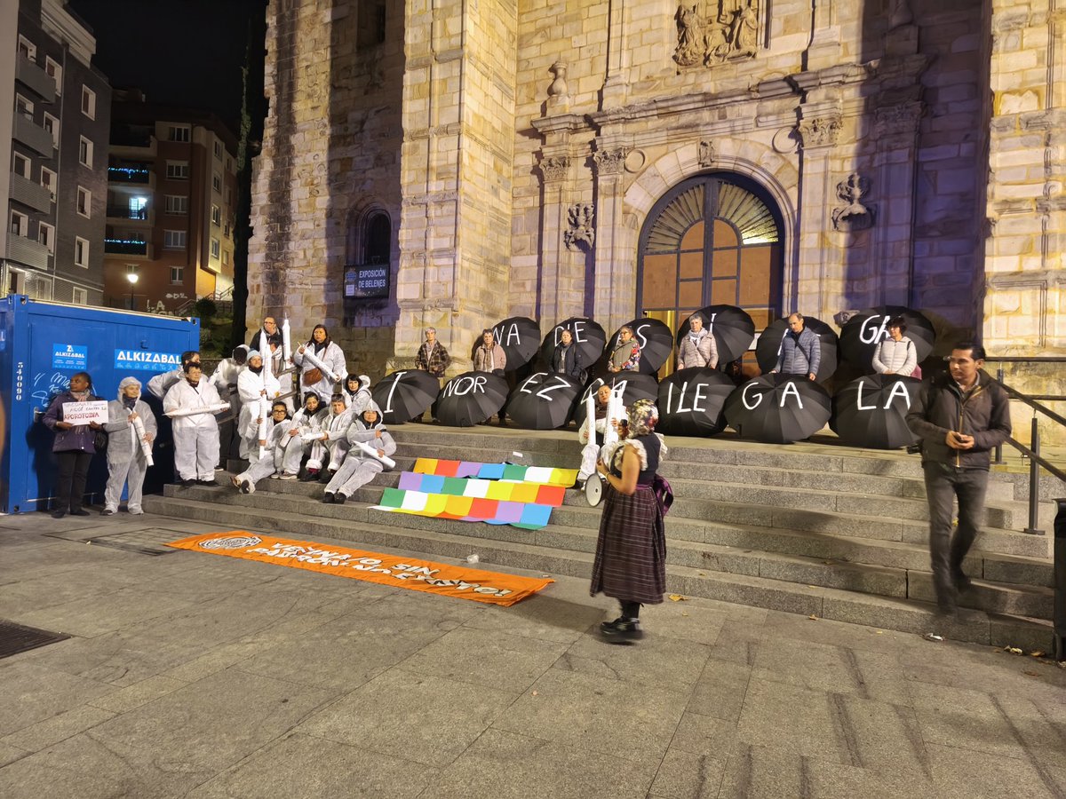 El día de las personas migrantes ha sido el marco para recordar en las calles de Bilbao que nadie es ilegal y que los DDHH deben ser inviolables.

Bilboko eragile sozial eta sindikalek deituak asko izan gara gaurkoan uriko kaleak bete doguzanak harrera herria garela aldarrikatuz!
