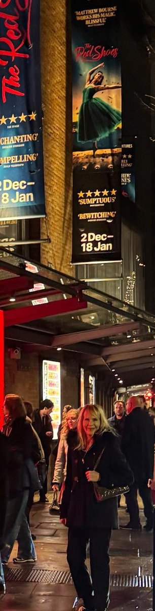 Enjoy your evening 🌆 ✨ 

At <a href="/Sadlers_Wells/">Sadler's Wells</a> for the annual ballet treat from the super talented Matthew Bourne.

This Christmas it's The Red Shoes 👠 🩰🎄🎉