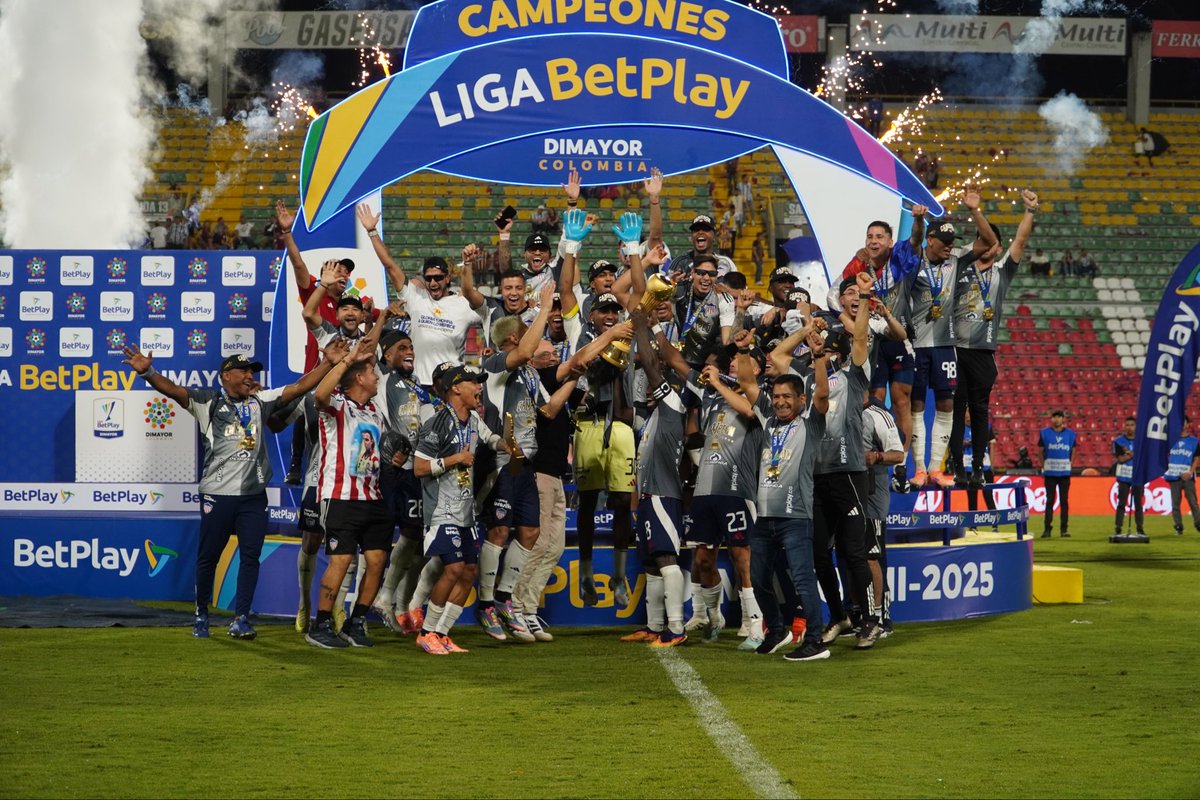 Hola, buenas tardes.
Solo para recordarles que somos los CAMPEONES DE COLOMBIA 🤩🏆🦈
#VamosJunior