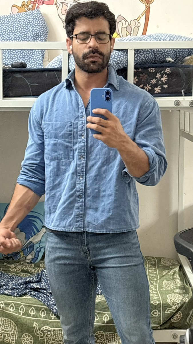 Afeeeeem's tweet photo. Shall i wear more crop shirts? https://t.co/DKTdprpI7c