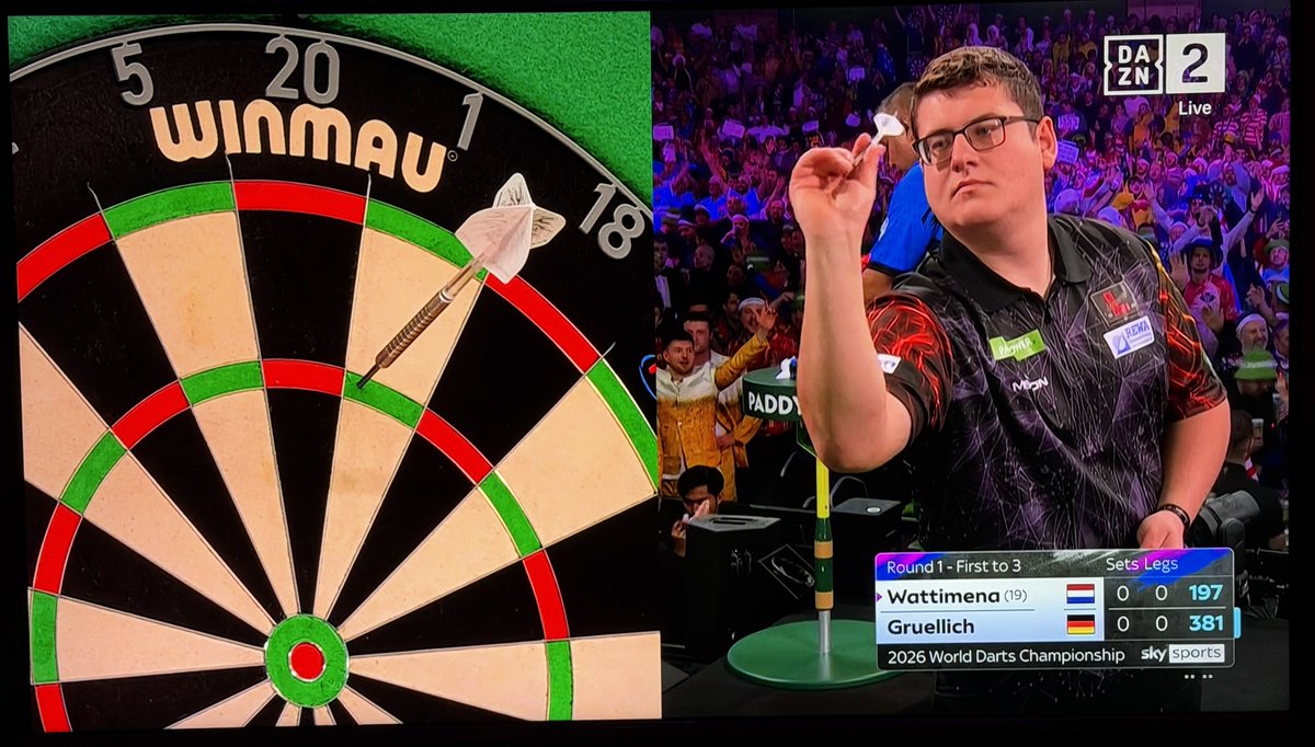 mitglied_fcb's tweet photo. @DartsWM
#DartsWM
@OfficialPDC
#PaddyPower
#WorldDartsChampionship
#OfficialPDC
#Darts
#DAZN
#dartzn
Tag 8 Abend Session
Wir steigen ein! ๐ฏ https://t.co/8g5A4wqnb9