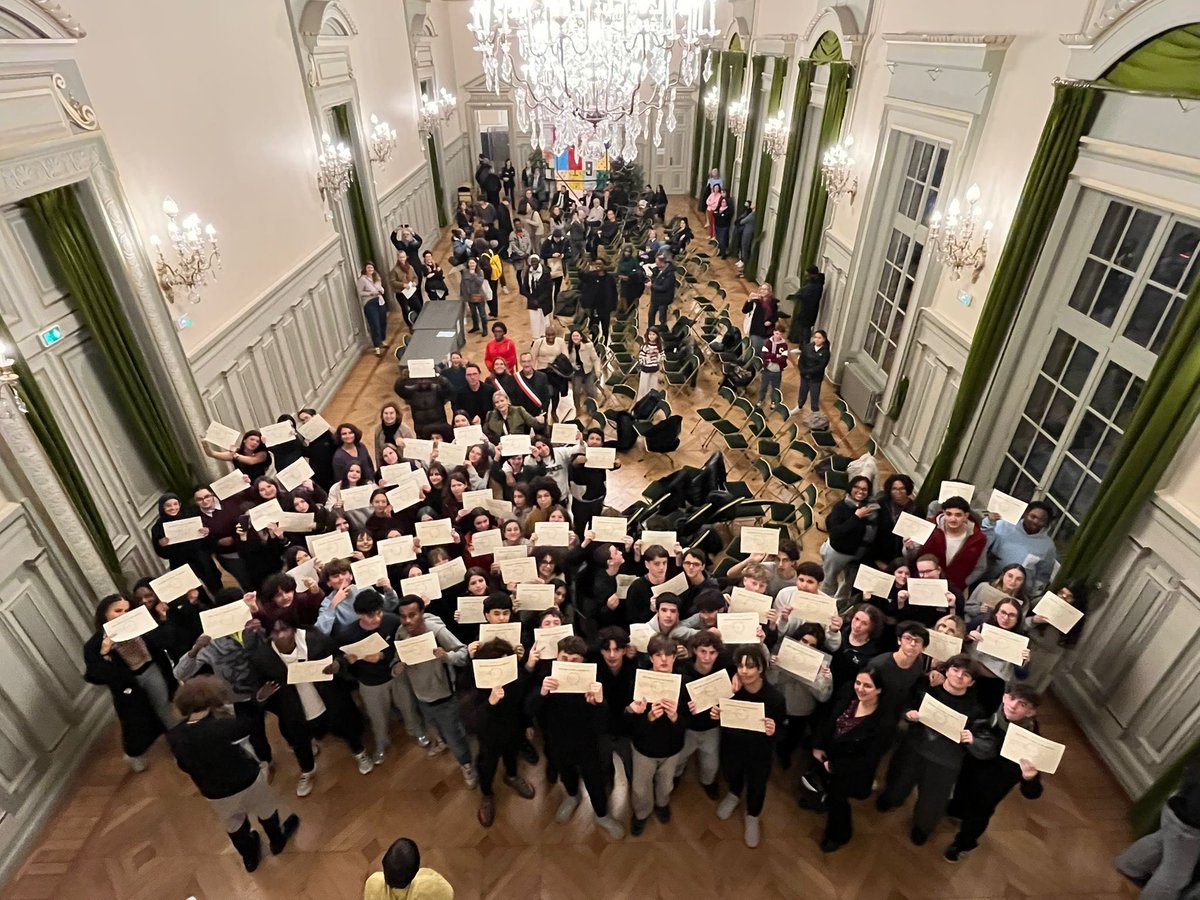 FrancoisDagnaud's tweet image. Dernière des 13 cérémonies de remise des diplômes DNB ce soir avec les élèves du collège Chappe-Grinspan. Savoirs /savoir-faire / savoir être  sont les piliers de votre réussite. 

Bravo à tous les lauréats et bonnes vacances !