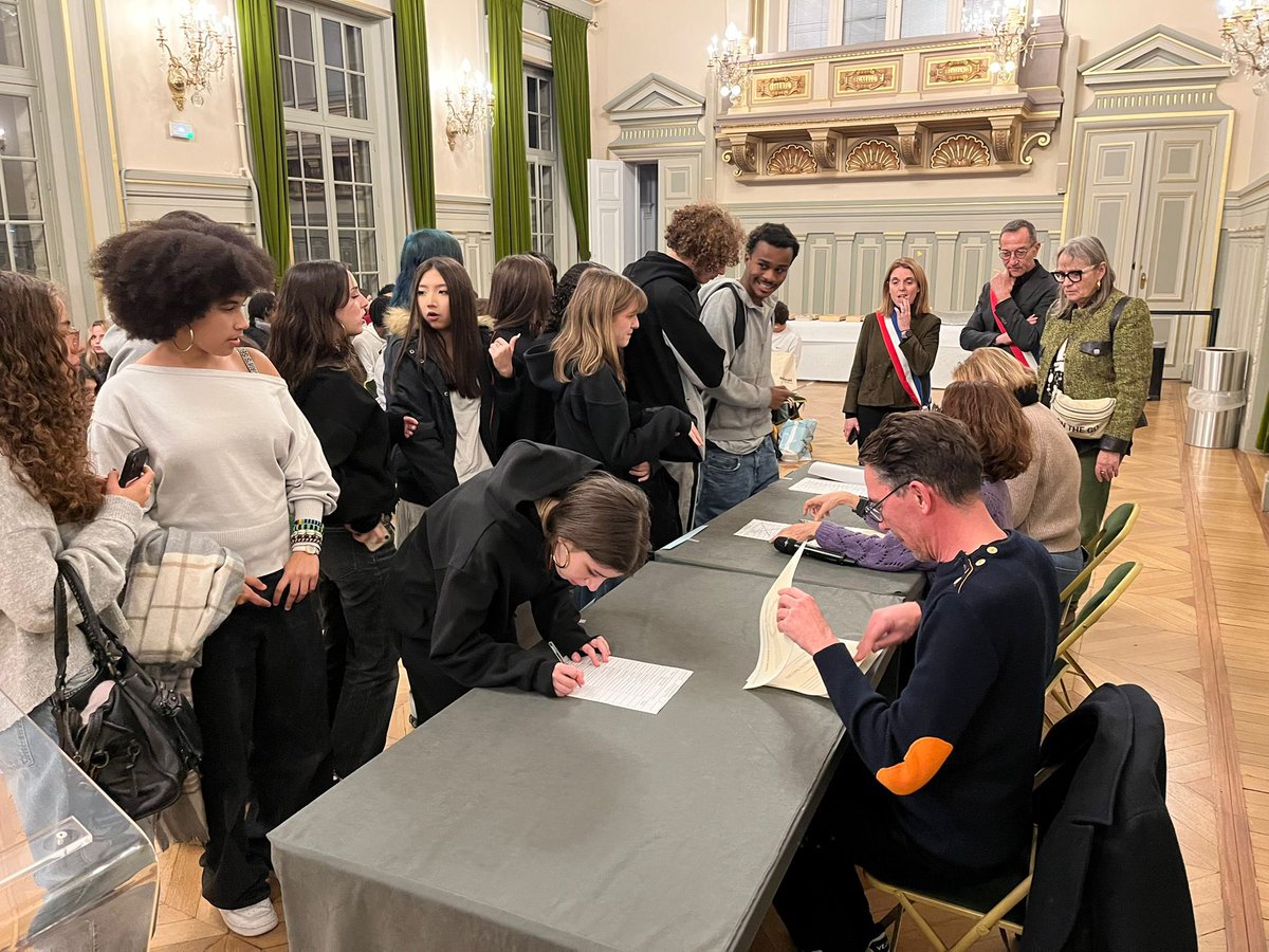 FrancoisDagnaud's tweet image. Dernière des 13 cérémonies de remise des diplômes DNB ce soir avec les élèves du collège Chappe-Grinspan. Savoirs /savoir-faire / savoir être  sont les piliers de votre réussite. 

Bravo à tous les lauréats et bonnes vacances !