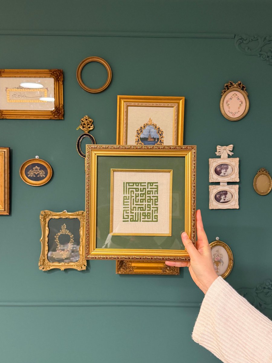 Kufi hat İhlas Suresi nakışladım✨ İnanılmaz emek verdim. Satıldı, sahibine ulaştı. Bunun verdiği iç huzuru anlatamam🥹