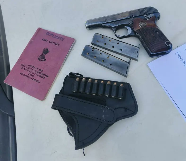arunachaltimes_'s tweet image. (Pistol, bullets seized during panchayat election)
@InduChukhu_ #Pistol #bullets #PanchayatElection 
The Arunachal Times - arunachaltimes.in/index.php/2025…