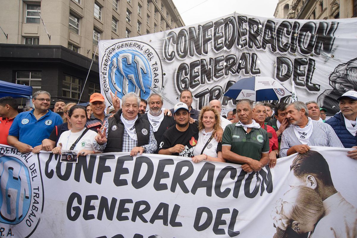✊ Trabajo y comunidad 

El oficialismo sostiene que esta quita de derechos permitiría reducir la informalidad y beneficiar a quienes están fuera del empleo registrado. Se trata de una promesa inédita: que menos derechos para algunos generen más derechos para otros. 

📝 Opinión