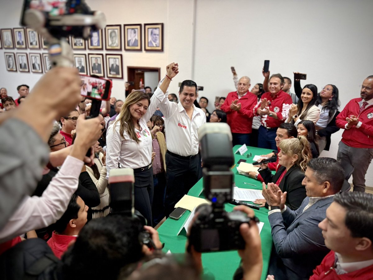Jorge_Meade's tweet image. En representación del Presidente del CEN @PRI_Nacional @alitomorenoc tome protesta a la Dip. @xitlalicceja y @LorenzoRiveraN, como Presidenta y Secretario General del @PRIdePUEBLA para el periodo 2025-2029. 

¡Unidad e inclusión fortaleza del partido!