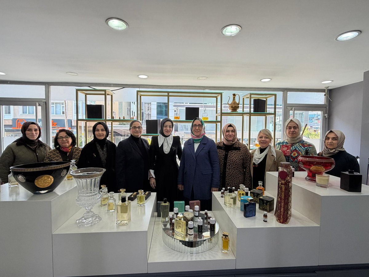inciozeke's tweet photo. Önceki Dönem İl Başkan Yardımcımız Elif Başgöze’yi, İl Başkanımız @salihademirer ve Yürütme Kurulu üyelerimizle birlikte ziyaret ettik. Kadın emeğinin üretimle markalaşarak dünyaya açılan başarı hikâyesini dinledik.

Üreten Türkiye, güçlü Türkiye’dir. 🇹🇷
#YerliMalıHaftası https://t.co/pa6ud2VdIG