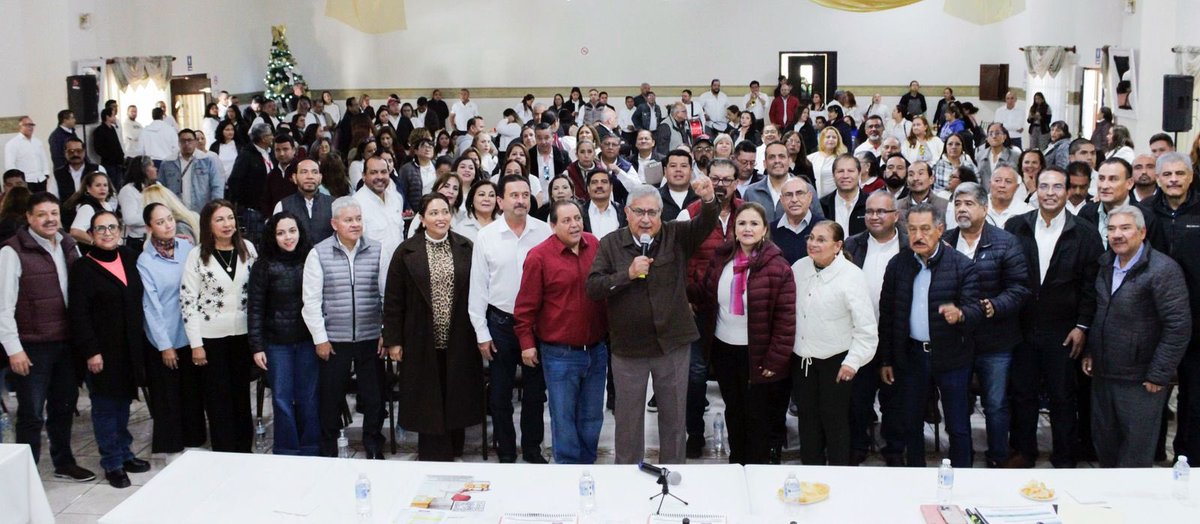 👩🏻‍🏫🧑🏻‍🏫 En #Coahuila, el Srio. Gral. del #SNTE, Mtro. Alfonso Cepeda Salas, se reunió con agremiados a <a href="/snte_38/">Sección 38 SNTE COAHUILA</a>, encabezada por la Profesora <a href="/iselaMat38/">isela Licerio</a>, y luego de escuchar sus demandas se comprometió a agilizar las gestiones necesarias para solucionarlas📚✅