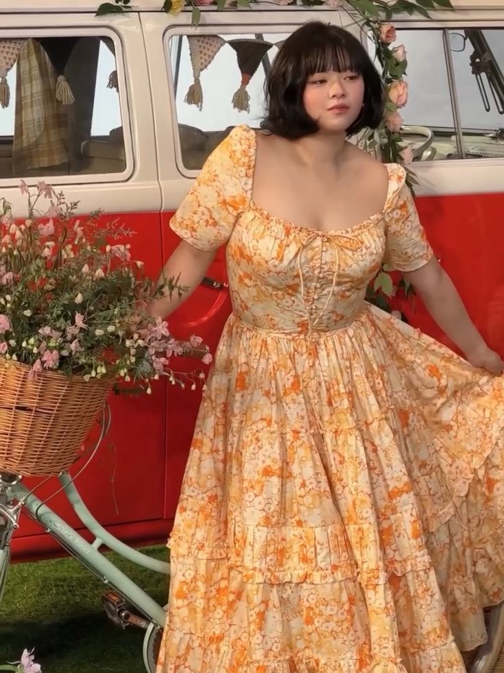 Jeongyeon in this orange dress 🤩🧡