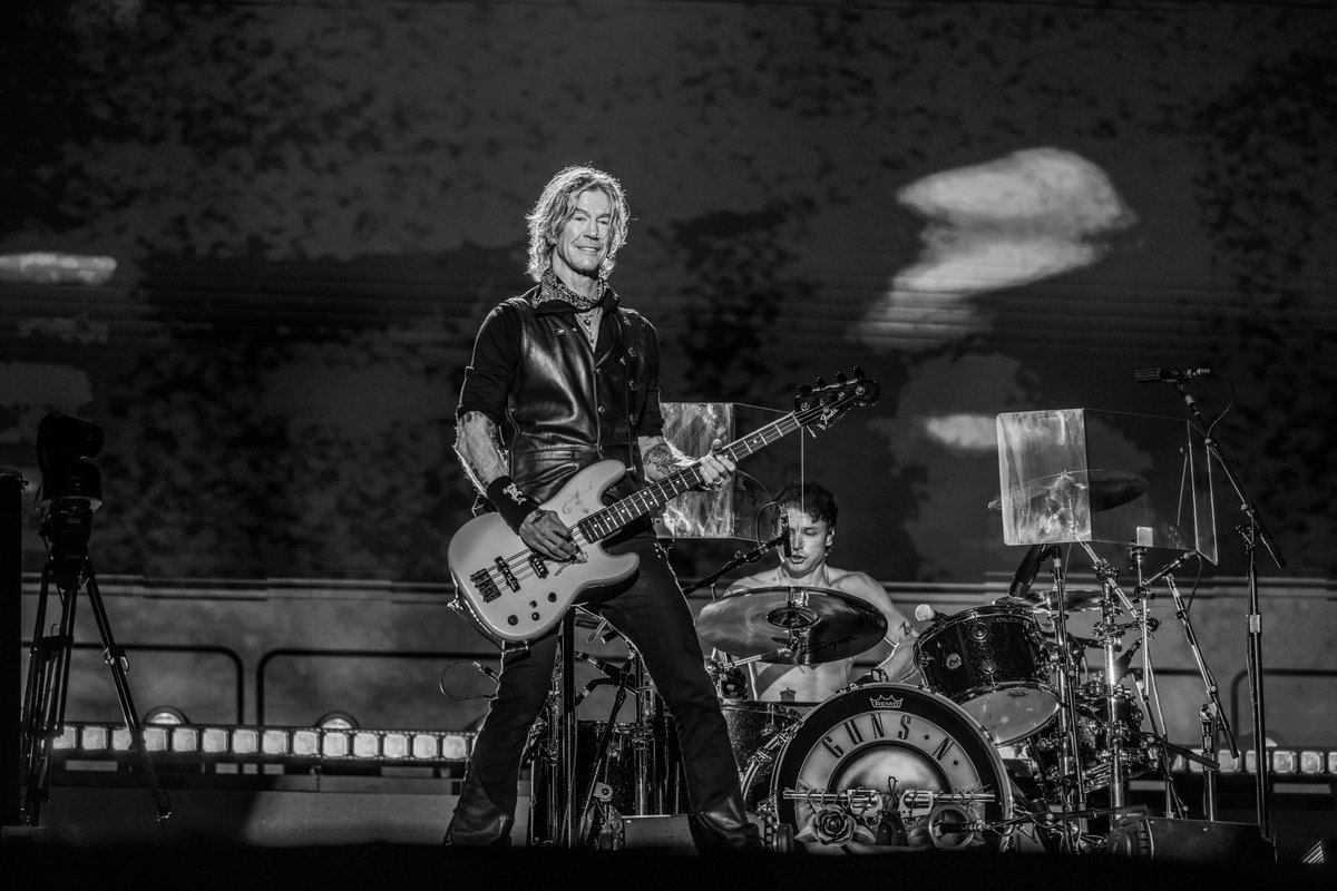 gunsnroses's tweet image. This one is for you, Curitiba! We are back in Brazil soon. 🇧🇷