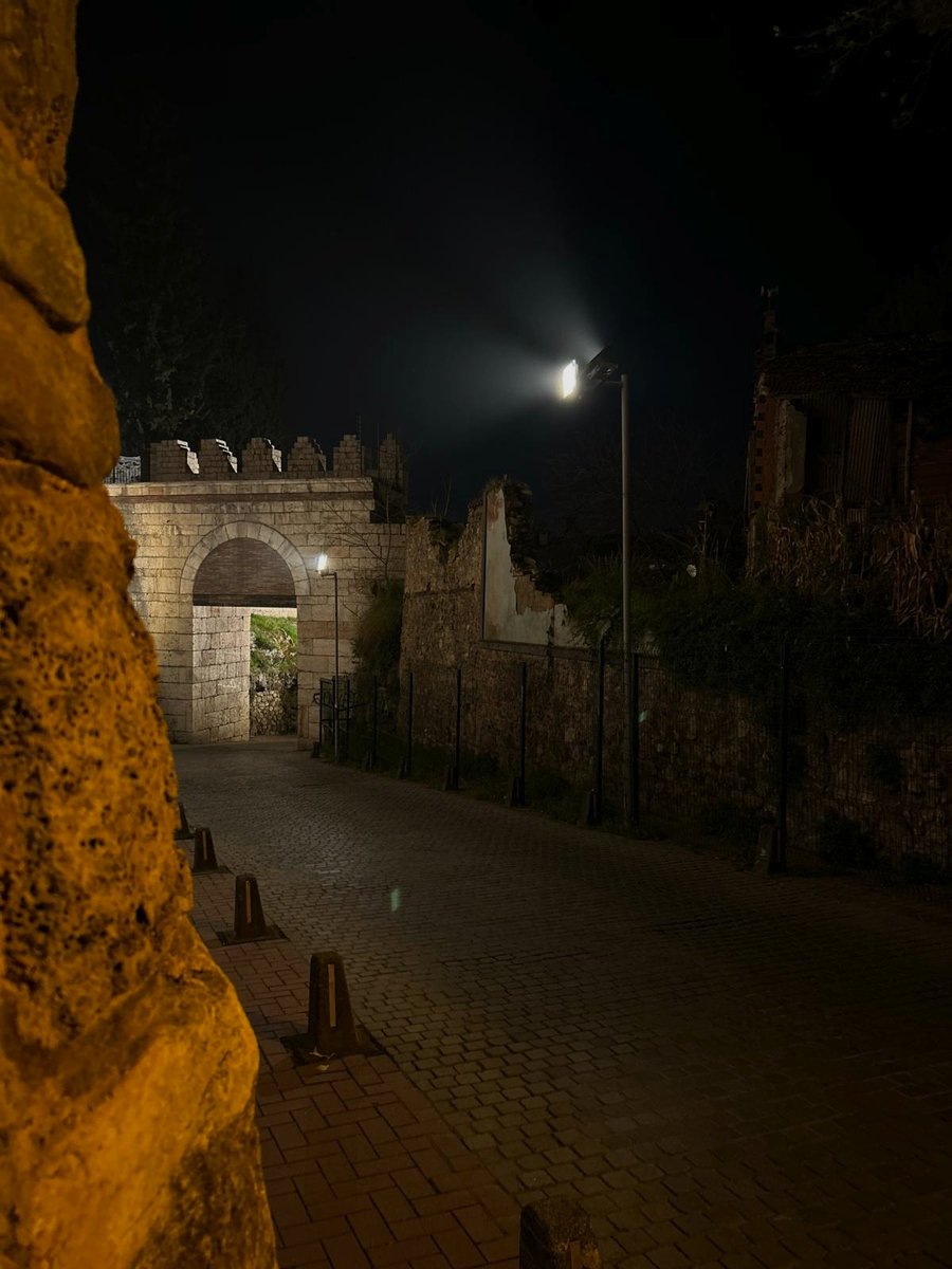 Her taşı ihtişâm hayrandır âlem
Keşif seyir huzur hâl makam kelâm