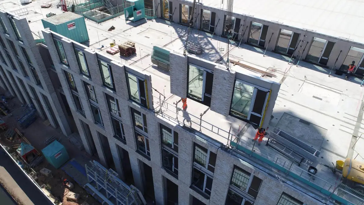 [Reportaje Central] La nueva reglamentación térmica -que entra en rigor desde el 28/11 de este año- actualiza una serie de aspectos, como la incorporación de nueve zonas térmicas y exigencias de transmitancia, entre otros.

Revisen el reportaje, AQUÍ ▶️▶️ f.mtr.cool/qnsjjganvx