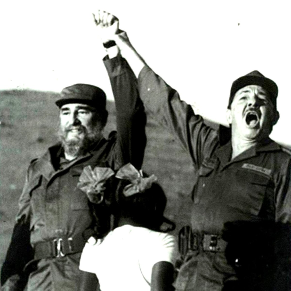 Hoy 18 de diciembre recordamos el histórico reencuentro de #Fidel y Raúl en Cinco Palmas. Aquel acontecimiento marco el inicio de la victoria y demostró que la voluntad, la unidad y la confianza pueden levantar a un pueblo.
#Yaguajay
#SanctiSpíritusEnMarcha #CubaViveSuHistoria