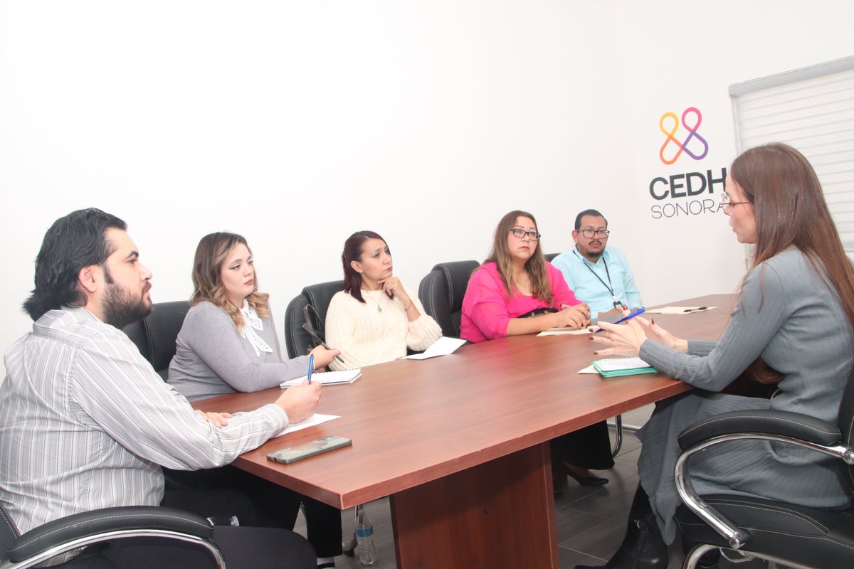cedhsonora's tweet image. Para analizar avances y acciones a desplegar en favor de los derechos humanos, titulares de las Visitadurías Regionales de Agua Prieta, Nogales Guaymas, Ciudad Obregón y San Luis Río Colorado, se reunieron con el presidente de la CEDH Sonora, Luis Fernando Rentería Barragán.