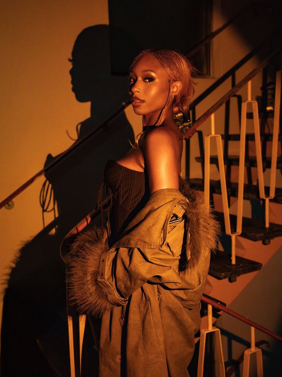 ctrlianab0y's tweet image. THIS DIVA......., EVEN HER FUCKING SHADOW EATING TFFFFFFFF