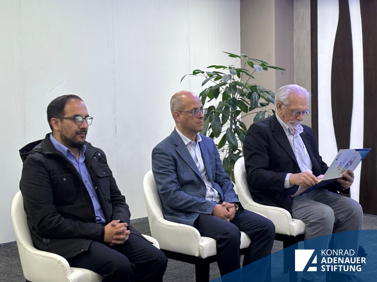 KAS__Bolivia's tweet photo. 📸 La Paz | Presentación del documento “Problemas y propuestas ante la crisis de hidrocarburos”.
En un contexto de decisiones que marcan el rumbo del país, el diálogo y el análisis informado resultan más necesarios que nunca.
#KASBolivia #Hidrocarburos #FundaciónJubileo https://t.co/J6D7Cy3e86