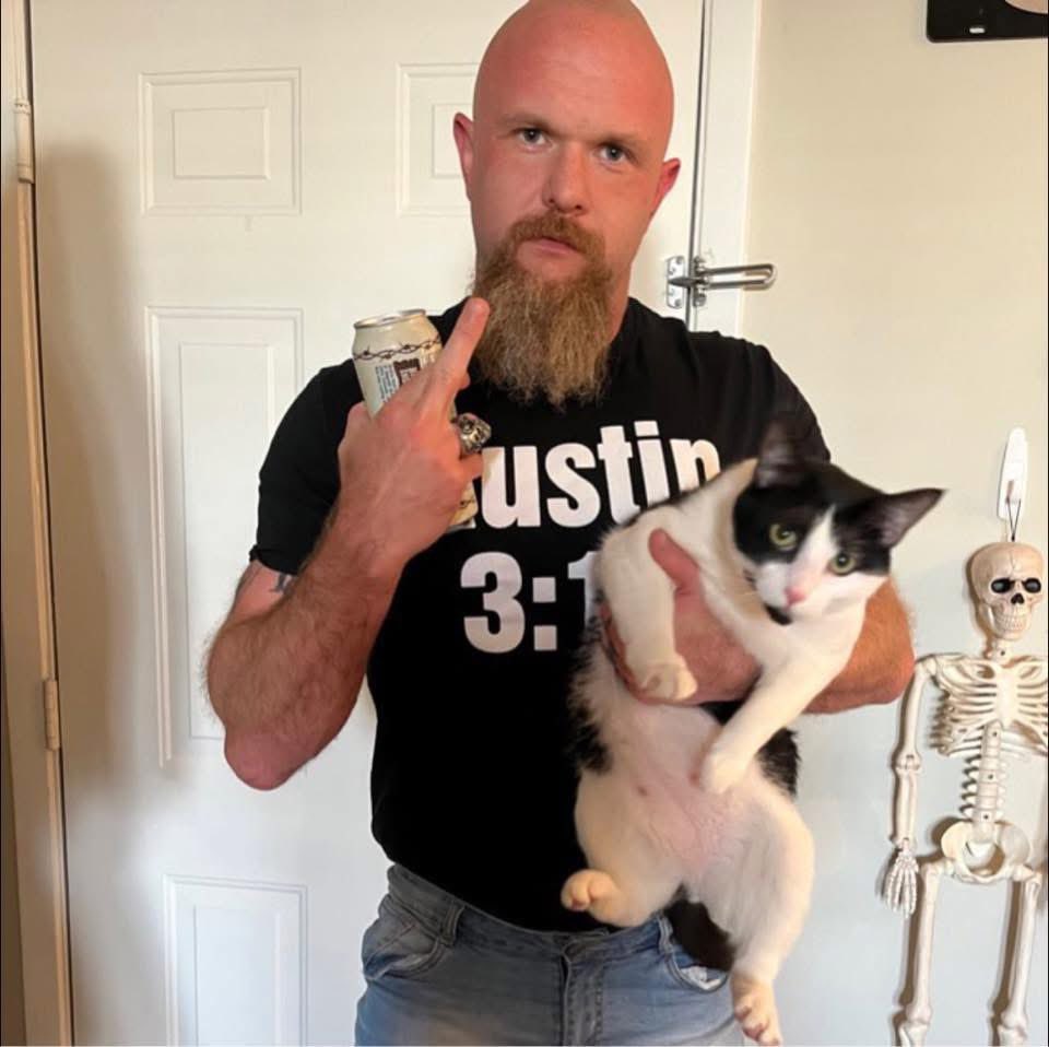 TheBoozerweight's tweet image. Happy birthday @steveaustinBSR! #OhHellYeah #SolidAssCat