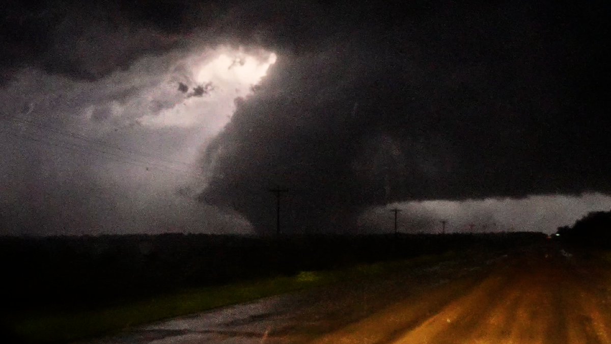 CeltonHenderson's tweet photo. My friend Jack (@ForensicsJack) might be the luckiest new chaser ever.

He flies over from the UK in mid June to chase for a month with my friends and I. 

He saw his first tornado (Spiritwood) and an EF5 with me. A week later he sees Clear Lake + Gary with Will (@tornadotrx)💀 https://t.co/WJkG2hd2cm