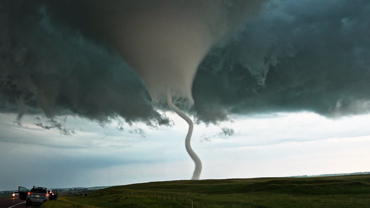 CeltonHenderson's tweet photo. My friend Jack (@ForensicsJack) might be the luckiest new chaser ever.

He flies over from the UK in mid June to chase for a month with my friends and I. 

He saw his first tornado (Spiritwood) and an EF5 with me. A week later he sees Clear Lake + Gary with Will (@tornadotrx)💀 https://t.co/WJkG2hd2cm