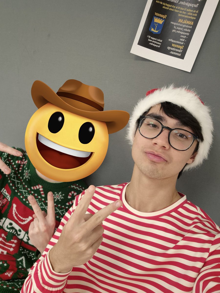 exopii's tweet photo. Jolly outfit for the day. Drop a like for more jolly bangers like this https://t.co/nbw7tO26hX