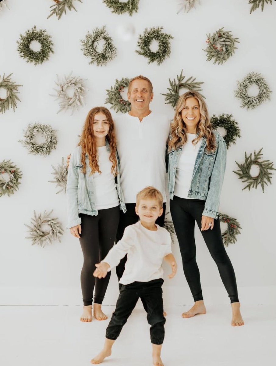 It's now been confirmed that Greg Biffle, his wife Cristina, daughter Emma, and son Ryder did not survive the plane crash. 

Please pray up for their families, friends, and the Nascar community who loved them all very much. This is tragic and devastating 

Rest in Peace the